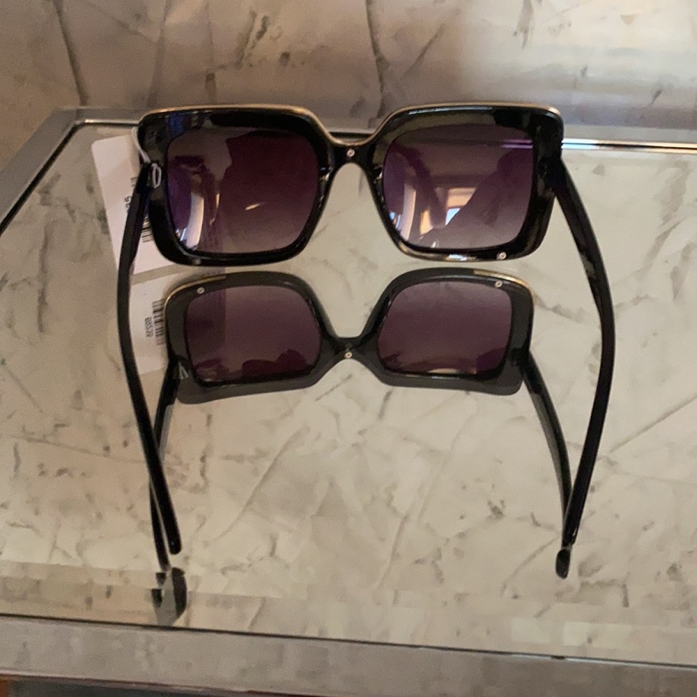 *Sunglass BUNDLE* - Picture 4 of 11